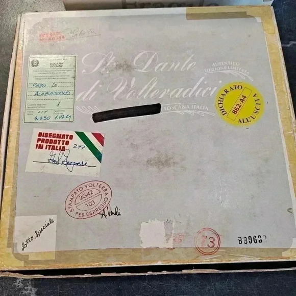 Madonna Beata Hand Carved Plate 1980 EUC with box and paperwork - Picture 6 of 6